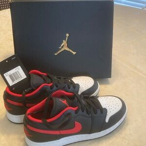 NIKE Air Jordan 1Low -Kids size 5